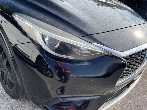 2018 INFINITI QX30 Luxury