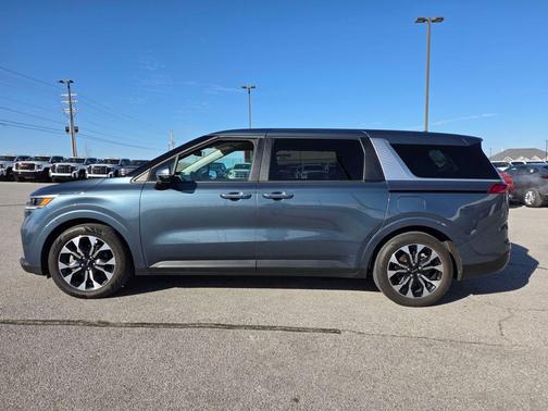 2024 Kia Carnival EX