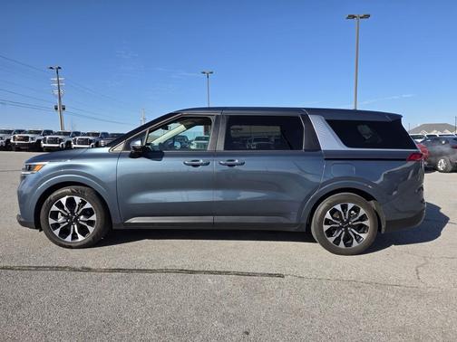 2024 Kia Carnival EX