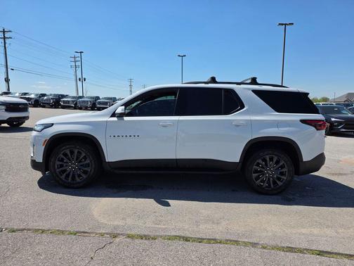 Summit White 2023 Chevrolet Traverse RS