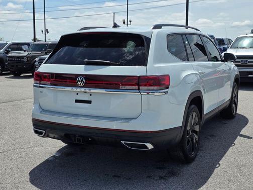 Pure White 2024 Volkswagen Atlas 2.0T SE w/Technology