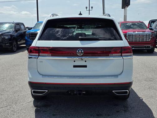 Pure White 2024 Volkswagen Atlas 2.0T SE w/Technology