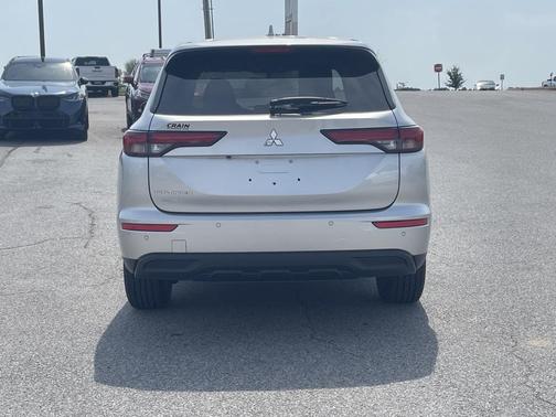 2024 Mitsubishi Outlander ES 2.5 2WD