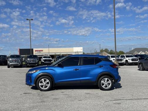 2023 Nissan Kicks S