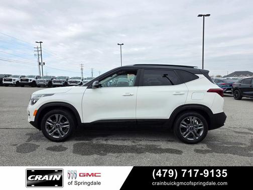 Clear White 2023 Kia Seltos S