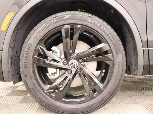 2024 Volkswagen Tiguan 2.0T SE R-Line Black