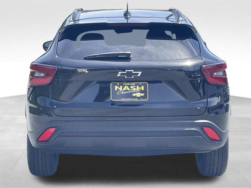 Mosaic Black Metallic 2026 Chevrolet Trax LT