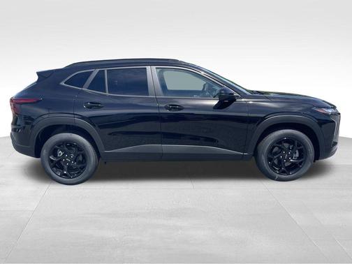 Mosaic Black Metallic 2026 Chevrolet Trax LT