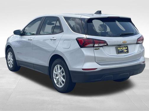 Silver Ice Metallic 2022 Chevrolet Equinox LS