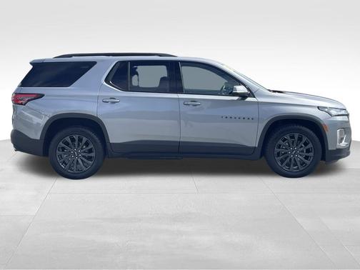 Sterling Gray Metallic 2023 Chevrolet Traverse RS