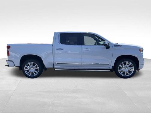 Polar White Tricoat 2026 Chevrolet Silverado 1500 High Country