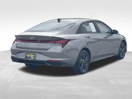 Fluid Metal 2022 Hyundai ELANTRA SEL
