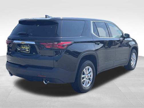 Mosaic Black Metallic 2023 Chevrolet Traverse LS