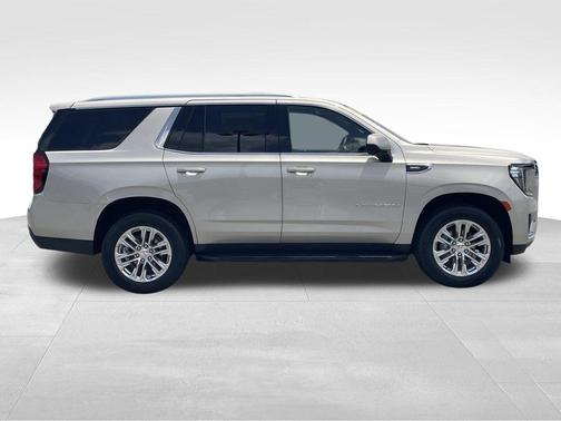 Pearl Beige Metallic 2023 GMC Yukon SLE