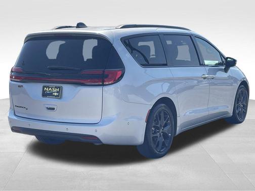 Silver Mist Clearcoat 2023 Chrysler Pacifica Touring L