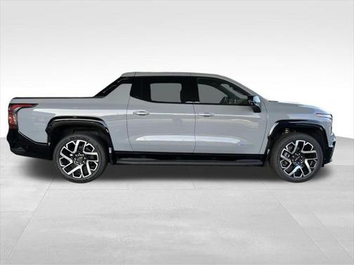 2025 Chevrolet Silverado EV RST