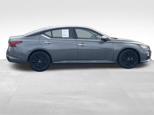 Gun Metallic 2022 Nissan Altima 2.5 SV