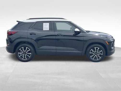 Mosaic Black Metallic 2025 Chevrolet Trailblazer ACTIV