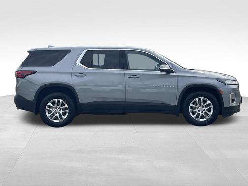 Sterling Gray Metallic 2023 Chevrolet Traverse LS