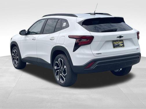 Summit White 2026 Chevrolet Trax FWD 2RS
