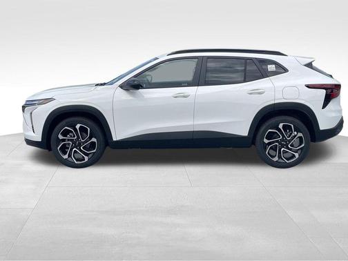 Summit White 2026 Chevrolet Trax FWD 2RS