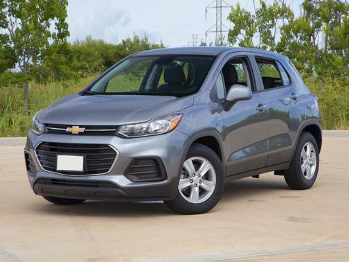 Silver Ice Metallic 2022 Chevrolet Trax LT