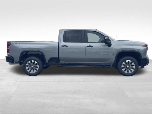 Sterling Gray Metallic 2026 Chevrolet Silverado 2500 Custom