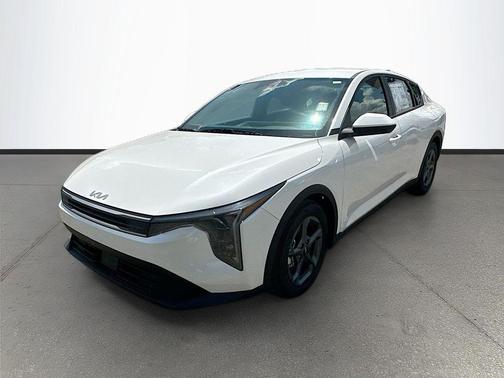 White Pearl 2026 Kia K4 LXS