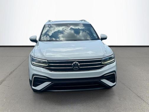 Pure White 2022 Volkswagen Tiguan 2.0T SE
