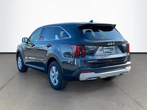 2025 Kia Sorento LX