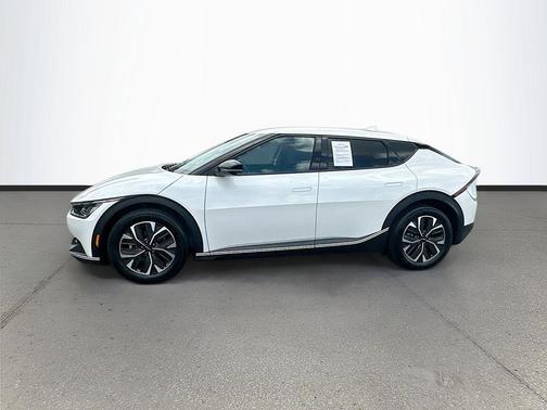 Snow White Pearl 2024 Kia EV6 Light Long Range