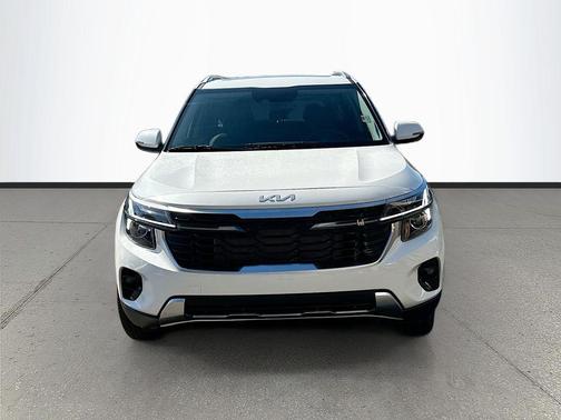 White Pearl 2026 Kia Seltos EX