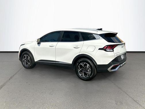 Snow White Pearl 2025 Kia Sportage LX