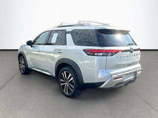 Brilliant Silver Metallic 2023 Nissan Pathfinder Platinum 4WD