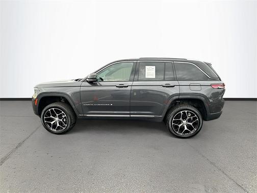 2022 Jeep Grand Cherokee Summit