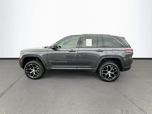 2022 Jeep Grand Cherokee Summit