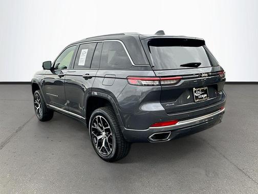 2022 Jeep Grand Cherokee Summit
