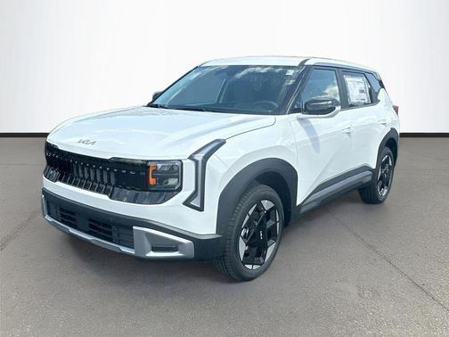 White Pearl 2027 Kia Seltos S