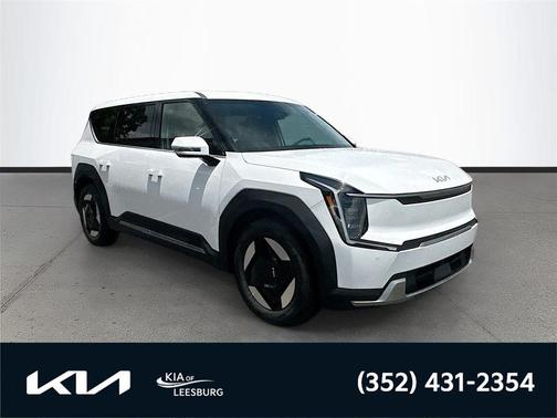 White Pearl 2026 Kia EV9 Light Long Range
