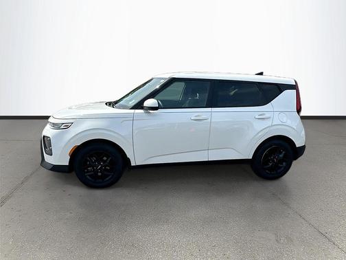 Snow White Pearl 2022 Kia Soul LX