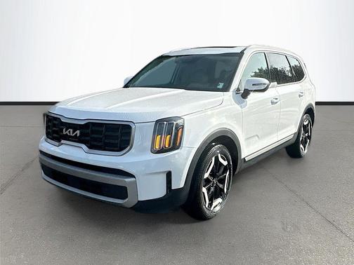 Glacial White Pearl 2024 Kia Telluride S