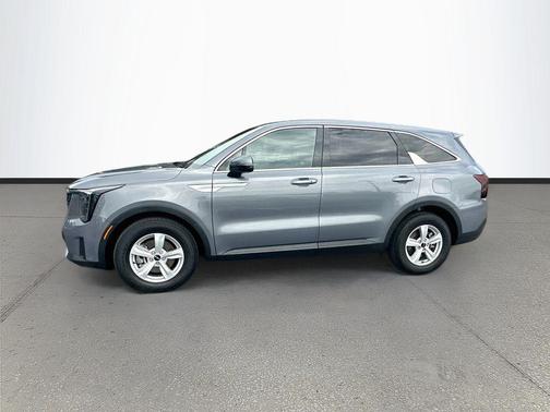 Everlasting Silver 2025 Kia Sorento LX