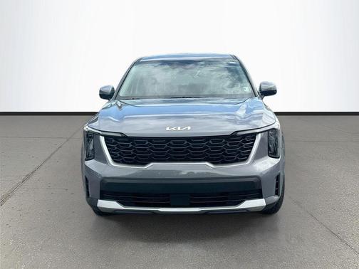 Everlasting Silver 2025 Kia Sorento LX