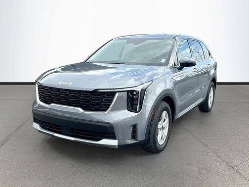 Everlasting Silver 2025 Kia Sorento LX