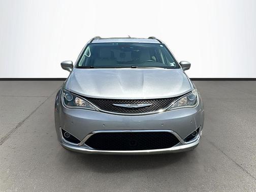 Billet Silver Metallic Clearcoat 2017 Chrysler Pacifica Touring-L