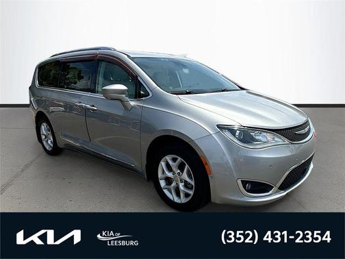 Billet Silver Metallic Clearcoat 2017 Chrysler Pacifica Touring-L