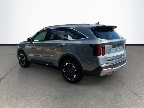 Everlasting Silver 2025 Kia Sorento S