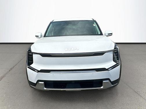 White Pearl 2026 Kia EV9 Light Long Range
