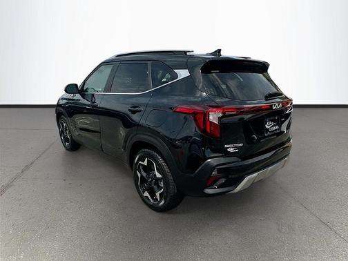 Fusion Black 2024 Kia Seltos EX