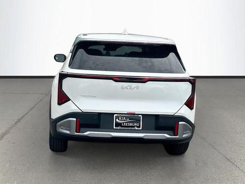 Snow White Pearl 2027 Kia Seltos S